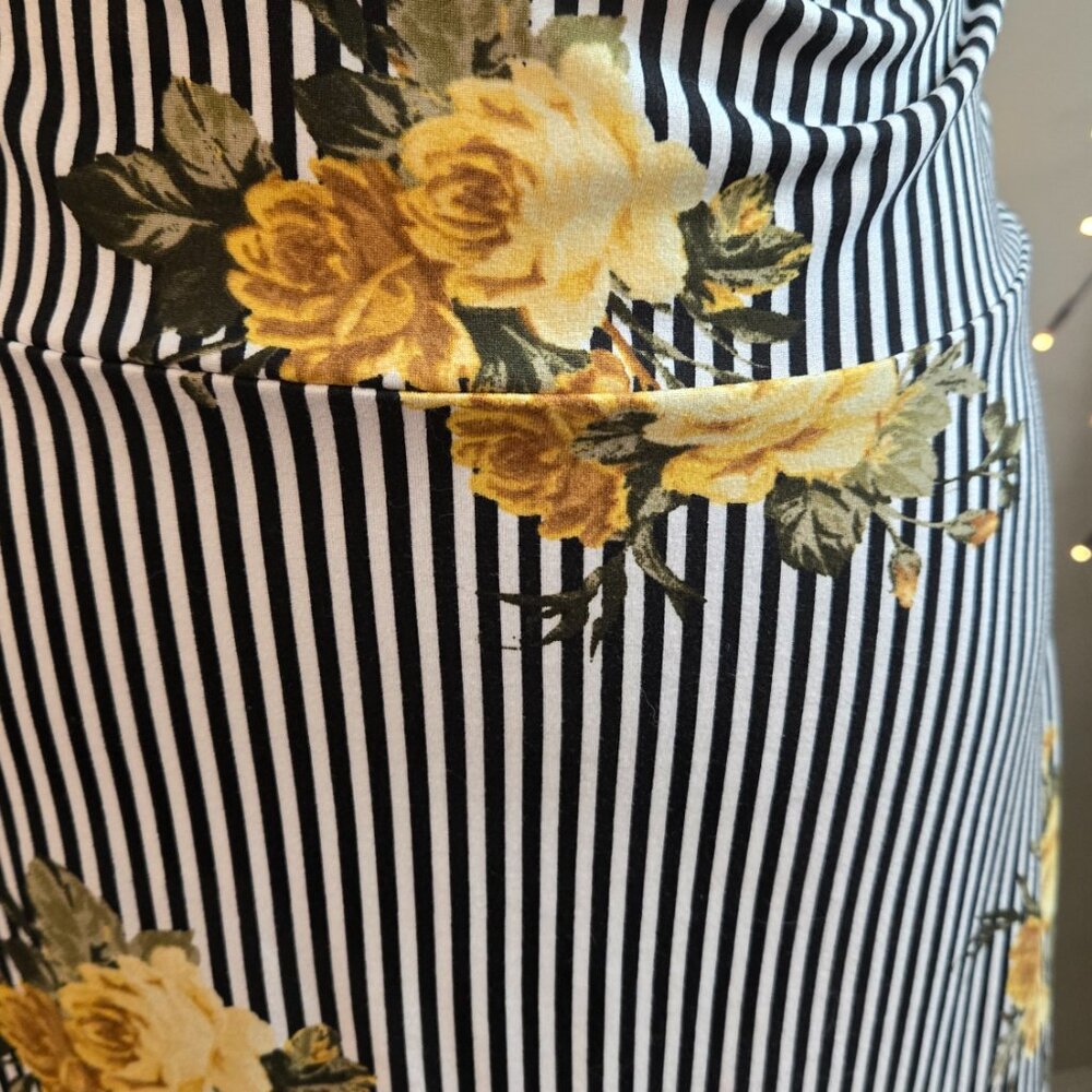 LuLaRoe - Black/White/Yellow Skirt - XL - Pre-owned - Picture 3 of 4